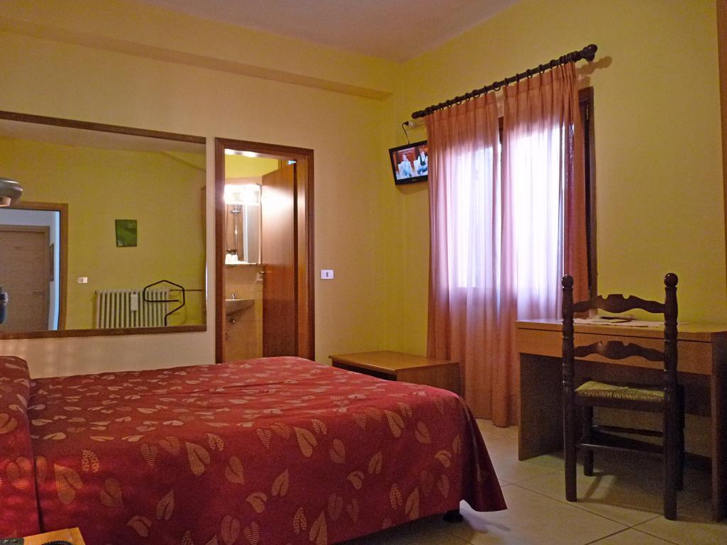 Hotel La Rosa เตโญ ห้อง รูปภาพ