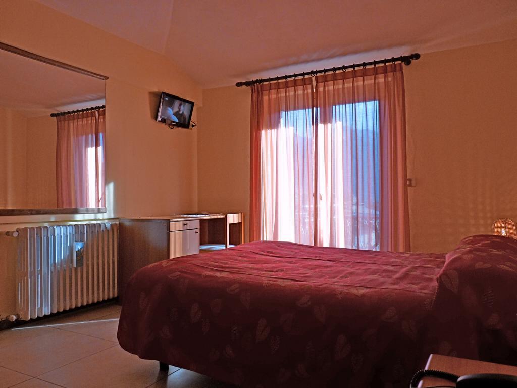 Hotel La Rosa เตโญ ภายนอก รูปภาพ