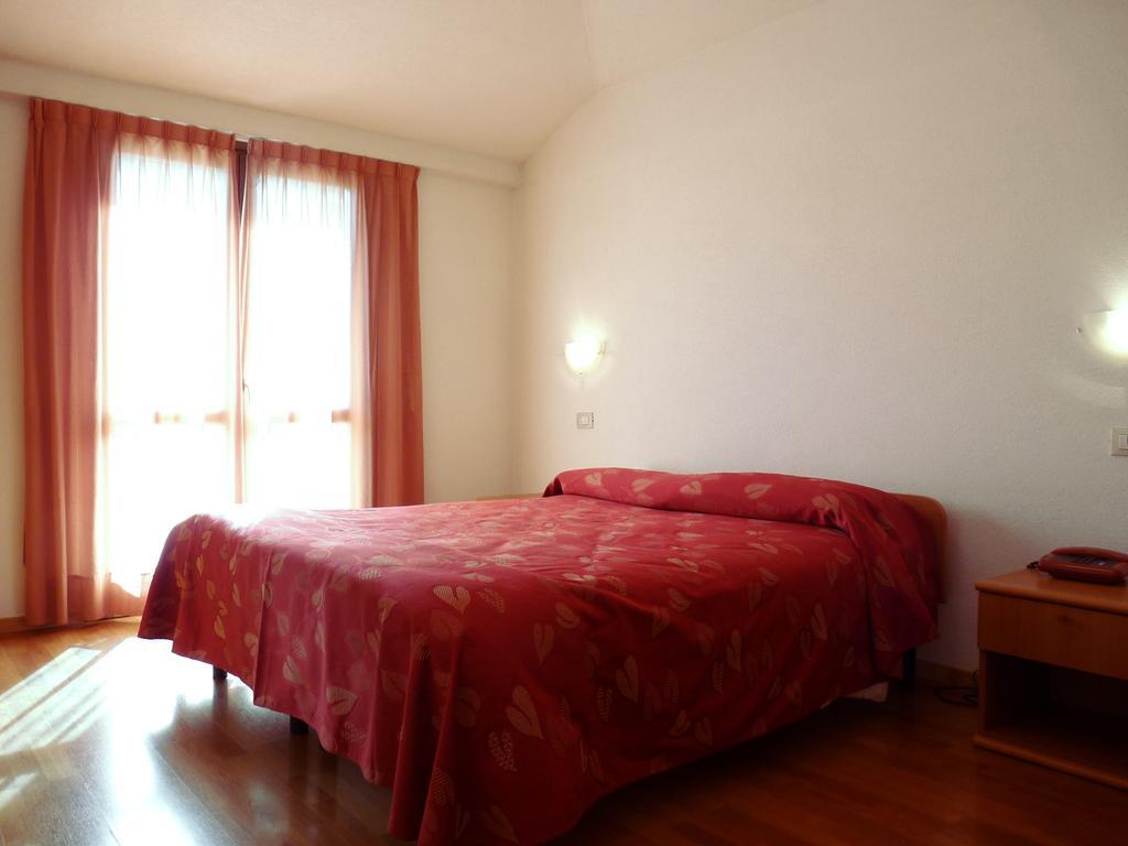 Hotel La Rosa เตโญ ภายนอก รูปภาพ