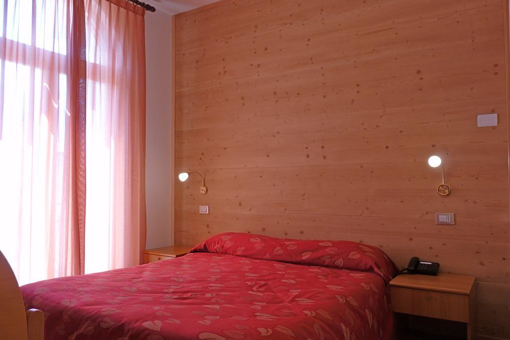 Hotel La Rosa เตโญ ภายนอก รูปภาพ
