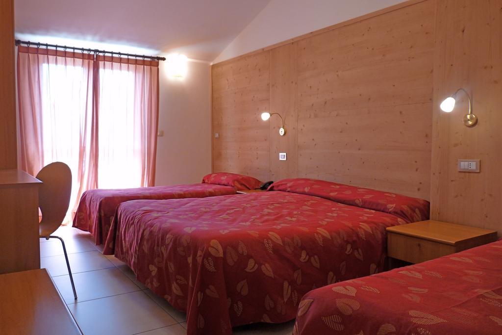 Hotel La Rosa เตโญ ภายนอก รูปภาพ